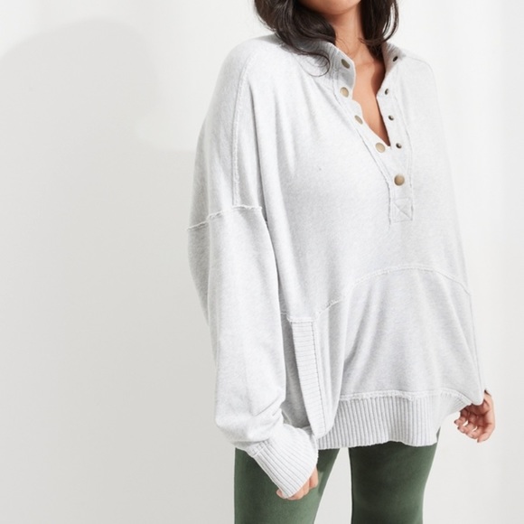 aerie Tops - 🍷Aerie Oh Snap! Weekend Henley Mock Neck Sweatshirt Heather Gray Size XS